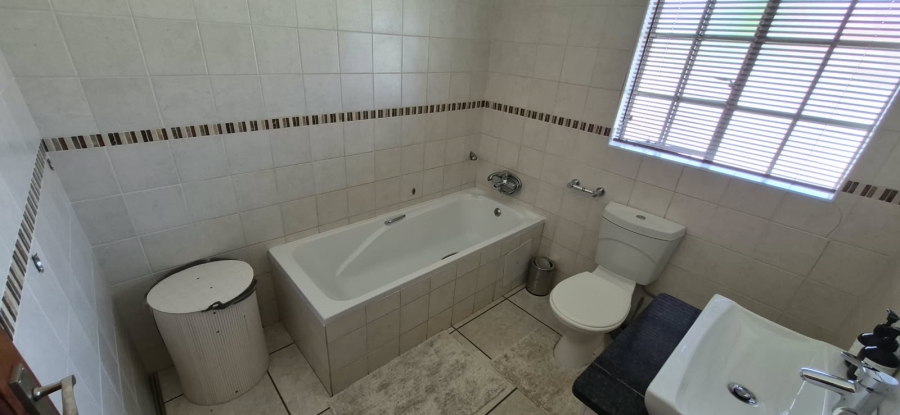 3 Bedroom Property for Sale in Waterkloof East North West